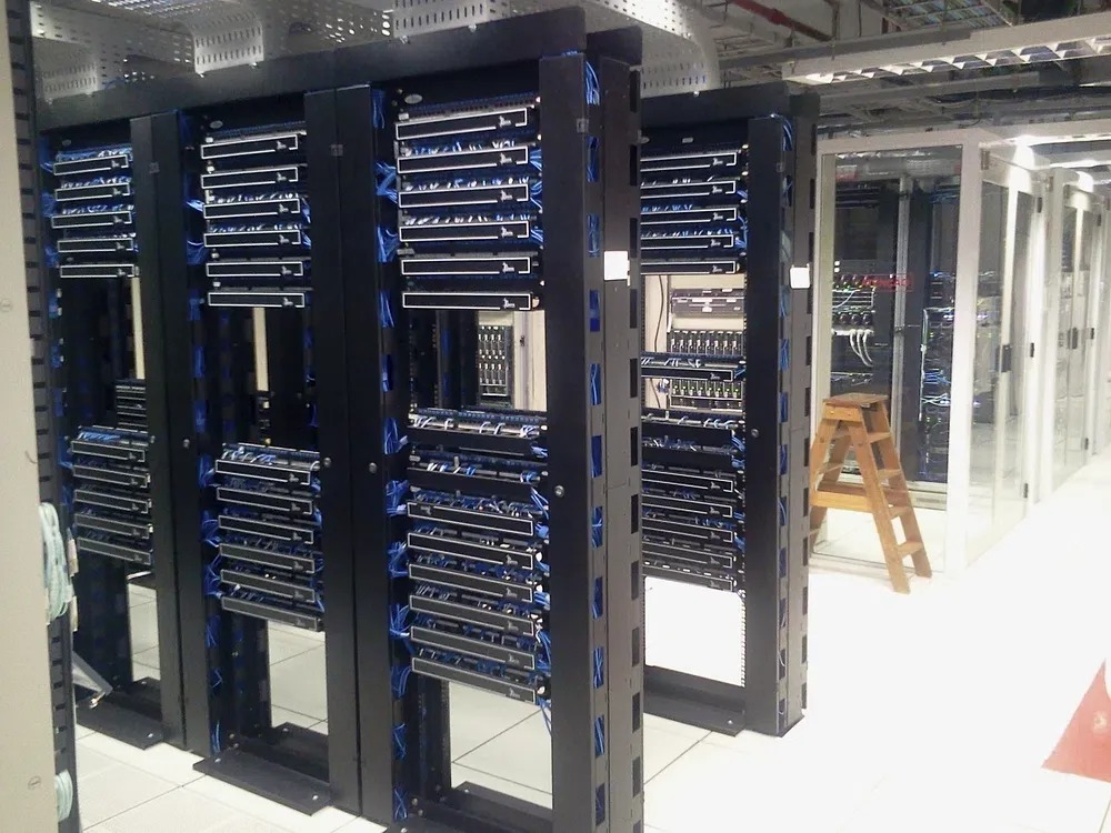 Redes y Comunicaciones, cableado estructurado, redes LAN, redes WAN, infraestructura IT, certificación de puntos de red, mantenimiento de redes, instalación de redes, servicios técnicos en telecomunicaciones y redes en Málaga, Marbella, Fuengirola, Mijas, Estepona y Costa del Sol